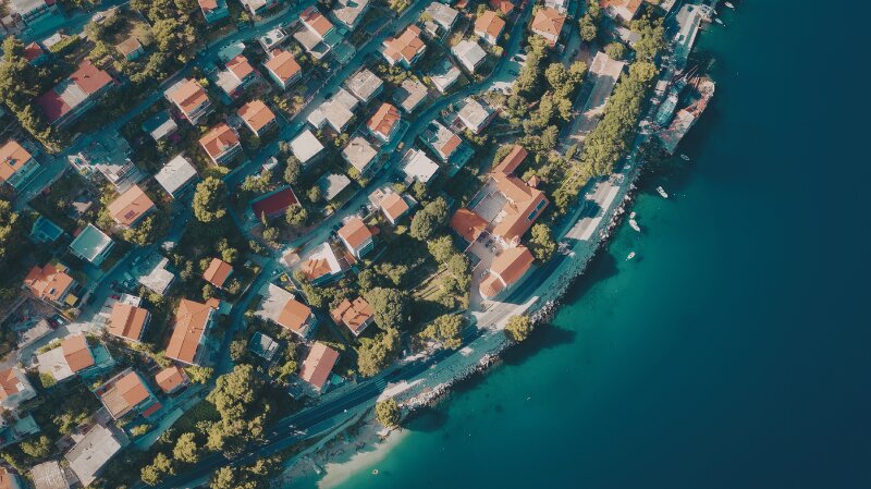 Market Timing: Smart Moves for Buyers and Sellers Along the Coast Photo